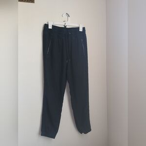 Athleta Pants Women 6 Black Joggers Athleisure Travel Comfort Versatile Academia